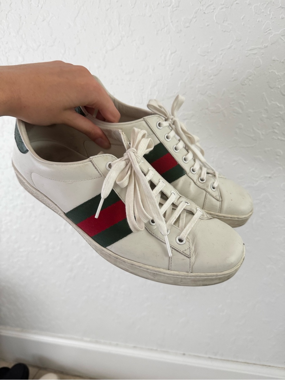 Gucci White Leather Sneakers with Green and Red Stripe